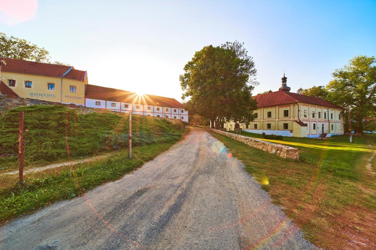 Penzion Zamek Lesany Netvorice Exterior photo