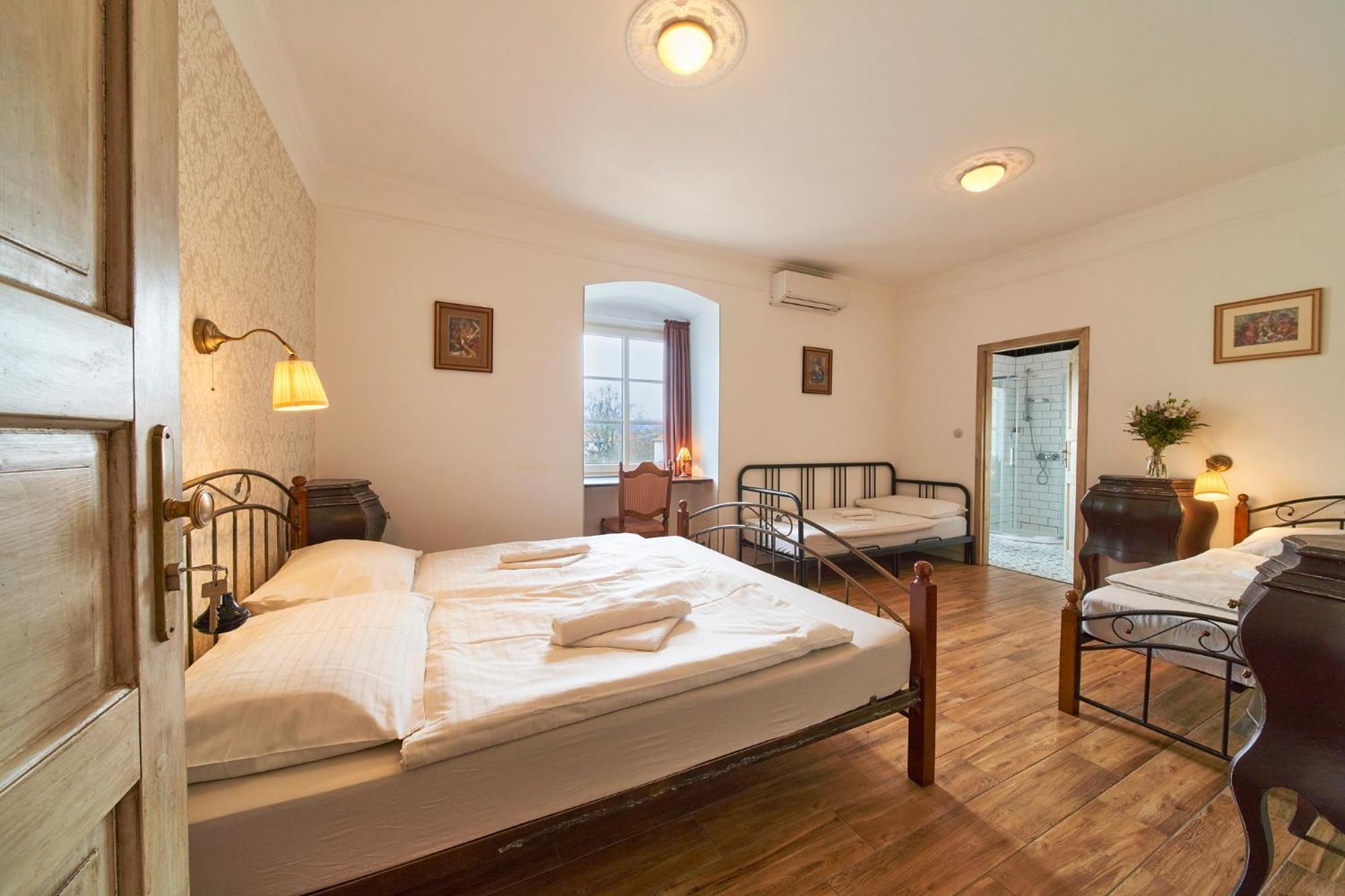 Penzion Zamek Lesany Netvorice Room photo