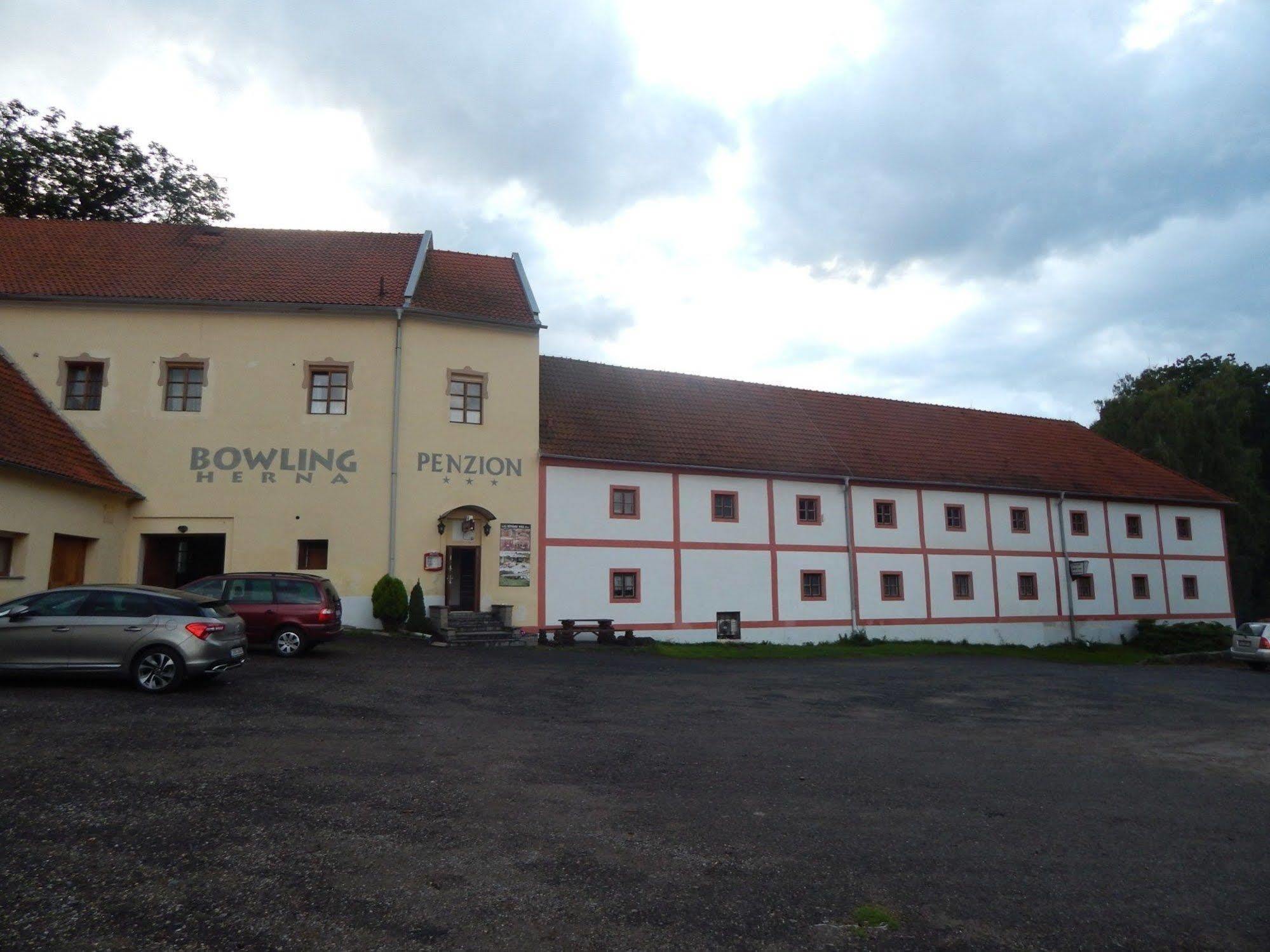 Penzion Zamek Lesany Netvorice Exterior photo